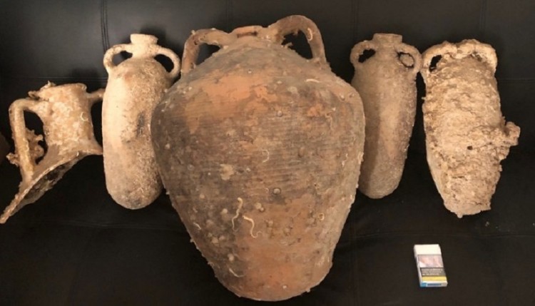 Κάλυμνος: Συνελήφθη αρχαιοκάπηλος με πήλινους αμφορείς