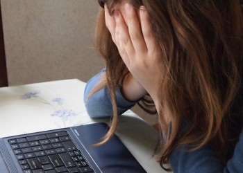 «Το παιδί μου αγχώνεται και δεν θέλει να πάει σχολείο»: Συμβουλές από το Χαμόγελο του Παιδιού