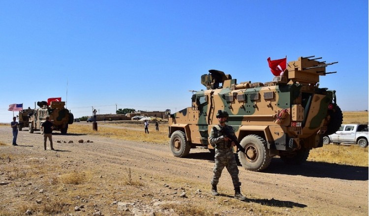 Συρία: Οι κοινές περιπολίες ΗΠΑ-Τουρκίας παραβιάζουν την κυριαρχία της χώρας