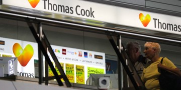 Τα μεγαλοστελέχη της Thomas Cook συνέχιζαν να λαμβάνουν εξωπραγματικά υψηλές αμοιβές