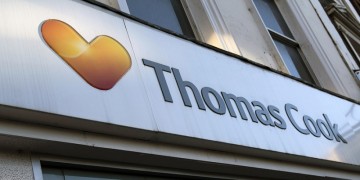 Βρετανία: Πτώχευσε η Thomas Cook, το αρχαιότερο ταξιδιωτικό γραφείο