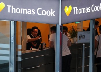 Θεοχάρης για Thomas Cook: Περίπου 50.000 εγκλωβισμένοι τουρίστες στην Ελλάδα