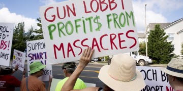 ΗΠΑ: Τρομοκρατική οργάνωση το πανίσχυρο λόμπι υπέρ της οπλοκατοχής NRA