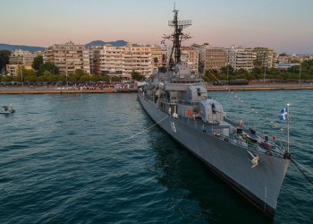 Θεσσαλονίκη: Χιλιάδες επισκέπτες στο αντιτορπιλικό «Βέλος»