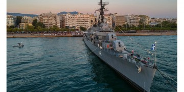 Θεσσαλονίκη: Χιλιάδες επισκέπτες στο αντιτορπιλικό «Βέλος»