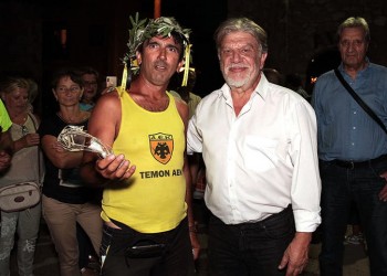 Νέα Φιλαδέλφεια: Συγκινητική υποδοχή του Τεμόν ΑΕΚ στην «Αγια-Σοφιά» (βίντεο)