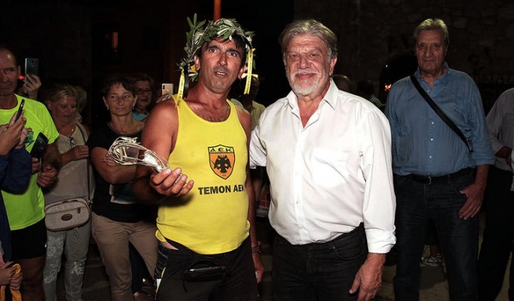 Νέα Φιλαδέλφεια: Συγκινητική υποδοχή του Τεμόν ΑΕΚ στην «Αγια-Σοφιά» (βίντεο)