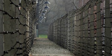 Μήνυμα υπουργείου Εξωτερικών για την Παγκόσμια Ημέρα Μνήμης των Θυμάτων του Ολοκαυτώματος