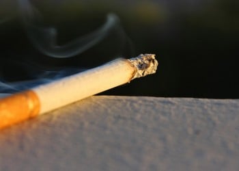 Ένας στους τέσσερις θανάτους από καρκίνο σχετίζεται με το κάπνισμα