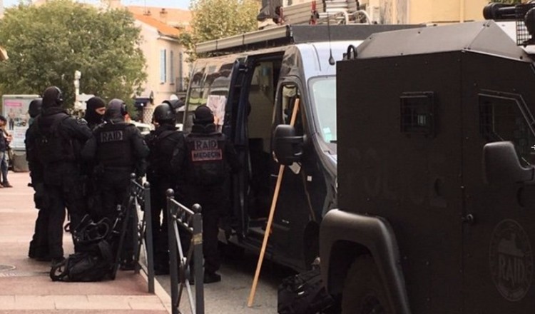 Τρομοκρατική επίθεση στο Παρίσι για τα σκίτσα του Μωάμεθ – Αποκεφάλισε καθηγητή