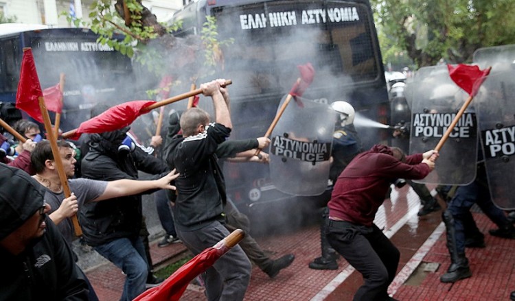 Ένταση στο Σύνταγμα μετά τη λήξη του φοιτητικού συλλαλητηρίου