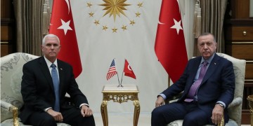 Ολοκληρώθηκε η συνάντηση Ερντογάν-Πενς