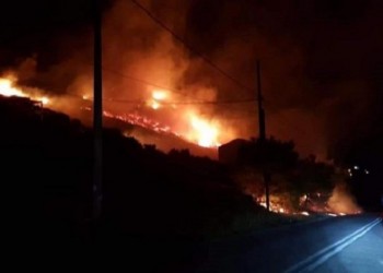 Υπό μερικό έλεγχο η φωτιά στο Πόρτο Ράφτη