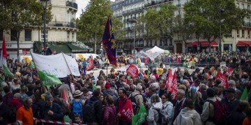 Γαλλία: Διαδήλωση για το νομοσχέδιο που επιτρέπει εξωσωματική σε λεσβίες και γυναίκες χωρίς σύντροφο (βίντεο)