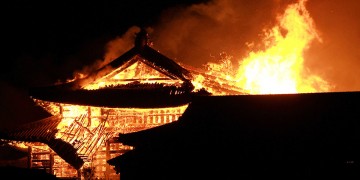 Ιαπωνία: Το κάστρο του Σούρι καταστράφηκε από πυρκαγιά (φωτο, βίντεο)