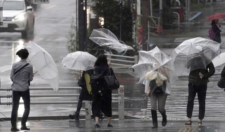 Συναγερμός στην Ιαπωνία για τον τυφώνα Χαγκίμπις (βίντεο)