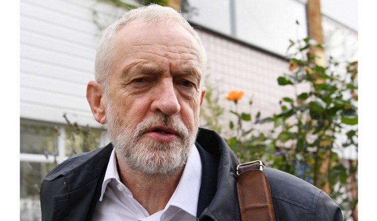 Brexit: «Ναι» στις πρόωρες εκλογές από τον Τζέρεμι Κόρμπιν