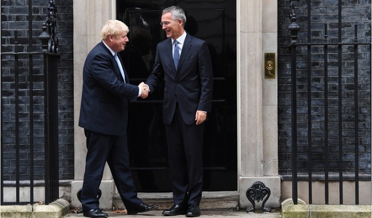 Το Λονδίνο αναστέλλει τις εξαγωγές όπλων προς την Άγκυρα