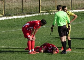 Κοζάνη: Από το γήπεδο στο νοσοκομείο με φορτηγάκι γραφείου τελετών! (φωτο)