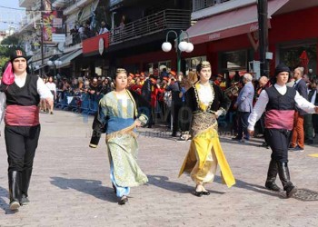 Με καμάρι και υπερηφάνεια παρέλασαν οι Πόντιοι στα Γιαννιτσά (βίντεο)