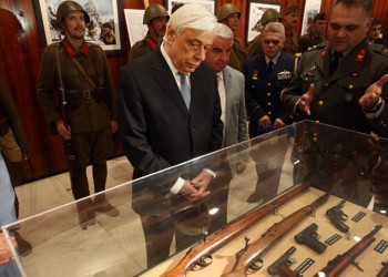 Έκθεση με προσωπικά αντικείμενα πεσόντων του Ελληνοϊταλικού Πολέμου εγκαινίασε ο ΠτΔ
