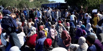 Καζάνι που βράζει η Μόρια, «μεταναστευτικό το πρόβλημα» λέει η κυβέρνηση