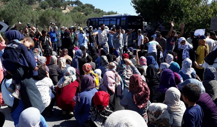 Καζάνι που βράζει η Μόρια, «μεταναστευτικό το πρόβλημα» λέει η κυβέρνηση