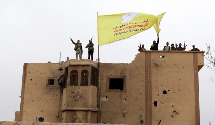 Οι Συριακές Δημοκρατικές Δυνάμεις ανακοίνωσαν ότι θα αναδιπλωθούν σε απόσταση από τα τουρκικά σύνορα
