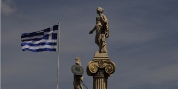 Γιατί οι οίκοι αξιολόγησης έριξαν την Ελλάδα στα μαλακά