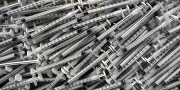 ΗΠΑ: Οι θάνατοι από υπερβολική δόση μειώνουν το προσδόκιμο ζωής