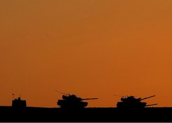 Φάλαγγα της ρωσικής στρατονομίας στην συριακή πόλη Κομπάνι