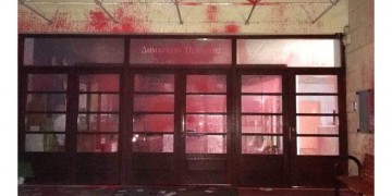 Βανδάλισαν με μπογιές το δημαρχείο Πεντέλης