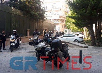 «Εισβολή» αντιεξουσιαστών στο προξενείο της Τουρκίας στη Θεσσαλονίκη (βίντεο)