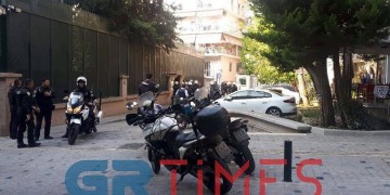 «Εισβολή» αντιεξουσιαστών στο προξενείο της Τουρκίας στη Θεσσαλονίκη (βίντεο)