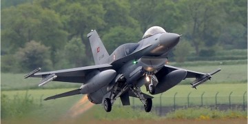 Πληροφορίες για αεροπορική επιδρομή Τούρκων εναντίον Κούρδων στη Συρία