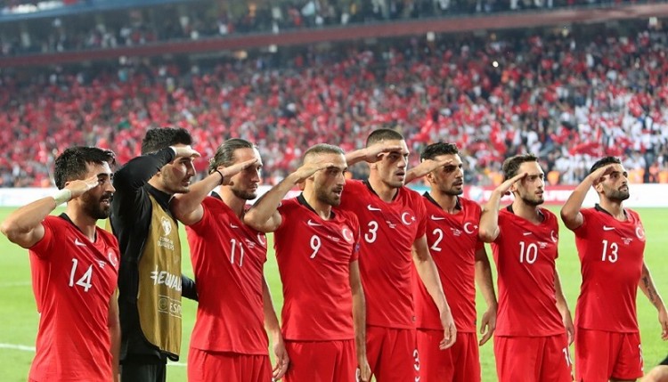 Πειθαρχική έρευνα της UEFA για τους Τούρκους