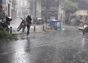 Μέτωπο ισχυρών καταιγίδων επηρεάζει τη χώρα – Χαλάζι και στην Αττική