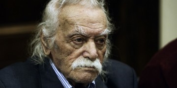 Στην εντατική ο Γλέζος – Τι αναφέρει το ιατρικό ανακοινωθέν