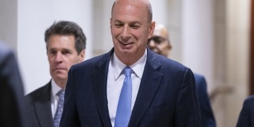 Νέα κατάθεση αποκαλύπτει την απόπειρα του Τραμπ να εκβιάσει την Ουκρανία