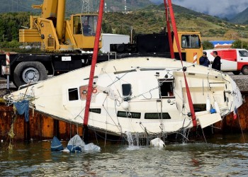 Κακοκαιρία στο Αντίρριο: Έλληνες οι δύο νεκροί από την ανατροπή του σκάφους
