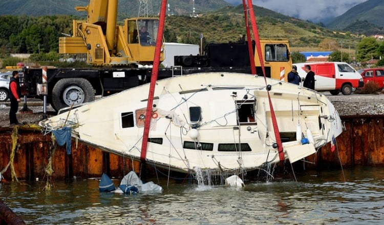 Κακοκαιρία στο Αντίρριο: Έλληνες οι δύο νεκροί από την ανατροπή του σκάφους
