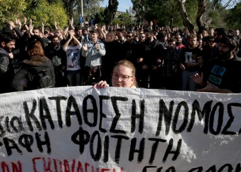 Επεισόδια μεταξύ ΜΑΤ και φοιτητών στο Καβούρι