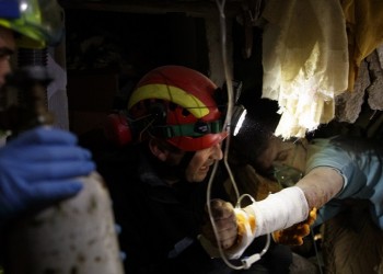 Σεισμός στην Αλβανία: Θρήνος και απελπισία ένα 24ωρο μετά τη δόνηση των 6,4 βαθμών Ρίχτερ (φωτο)