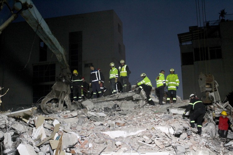 Σεισμός στην Αλβανία: 17 εντάλματα για τα κτήρια που έπεσαν στο Δυρράχιο