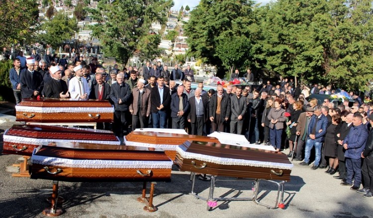 Σταματούν οι επιχειρήσεις διάσωσης στην Αλβανία – Στους 50 έως τώρα οι νεκροί