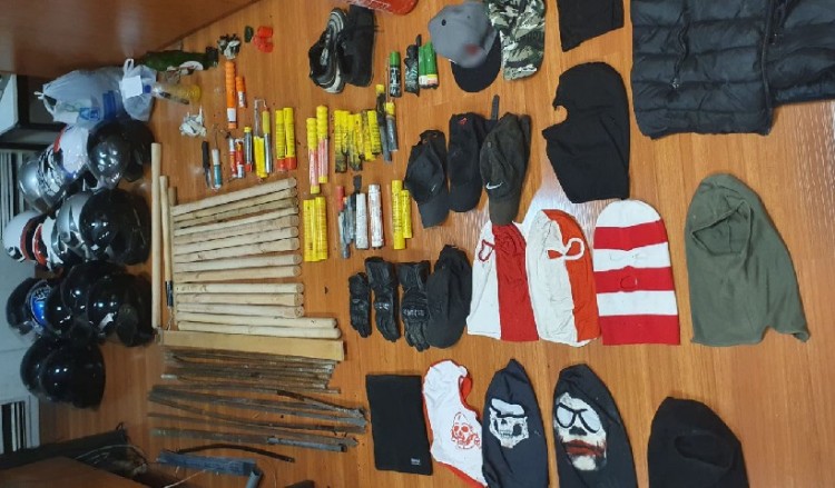 Δεκαέξι συλλήψεις για τα επεισόδια οπαδών στου Ζωγράφου