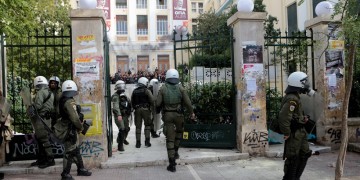 Δύο συλλήψεις φοιτητών για τα επεισόδια στην ΑΣΟΕΕ