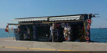 Ένας αιώνας ιστορίας για τη Θεσσαλονίκη ξετυλίγεται μέσα από την πώληση... δολωμάτων!