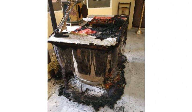 Στη Χίο ιερόσυλοι έκαψαν την Αγία Τράπεζα εκκλησίας