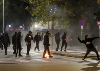 Εξάρχεια: Τρεις αστυνομικοί τραυματίες, συνελήφθη μέλος του Ρουβίκωνα
